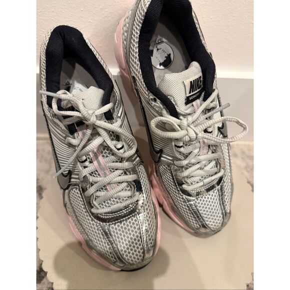 Nike Women's Zoom Vomero 5 Running Shoes Low Top Sneakers Silver Pink Size 7.5 - Picture 10 of 12